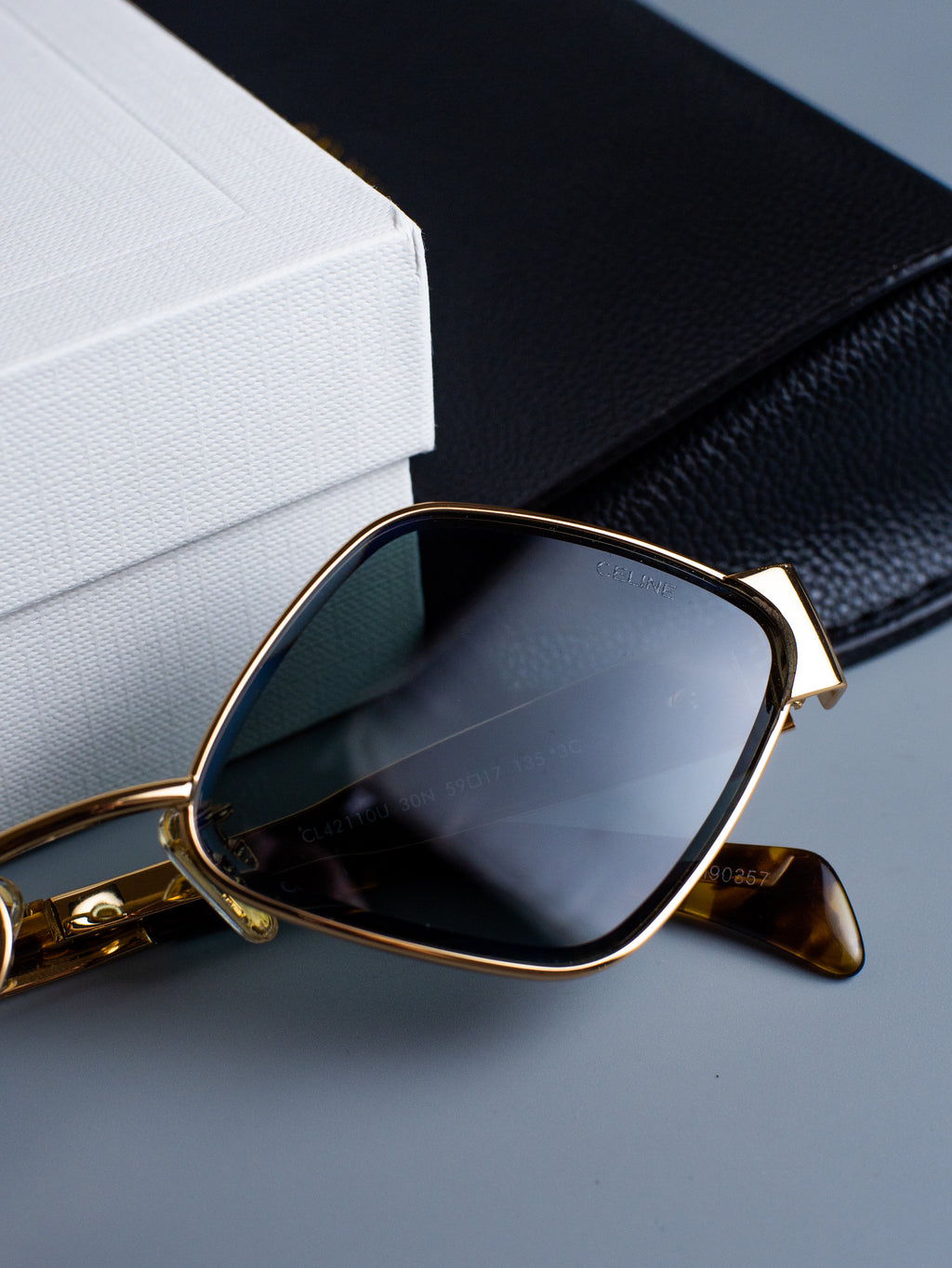 CELINE TRIOMPHE ROMBO DORADO