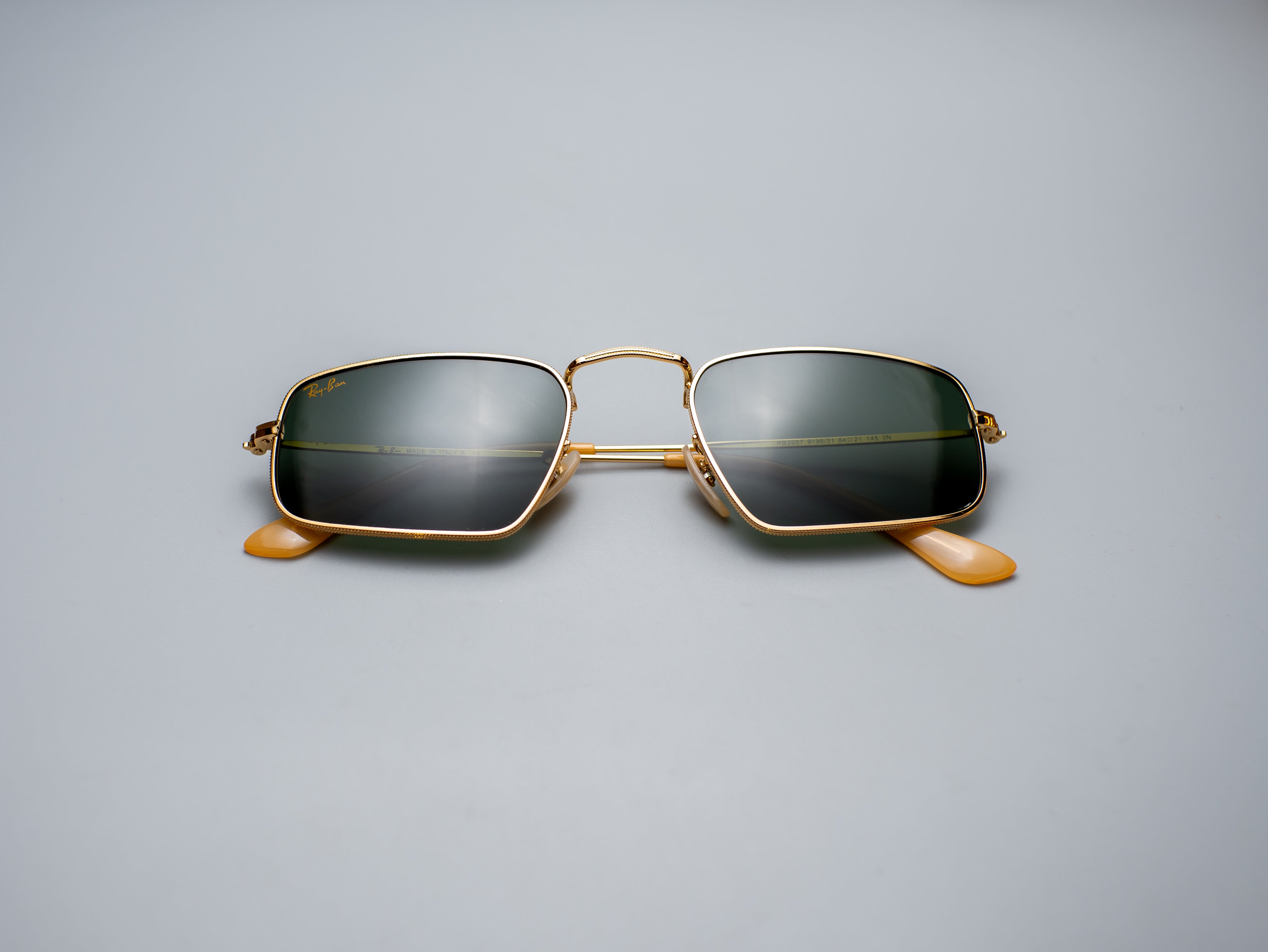 JULIE RB3957